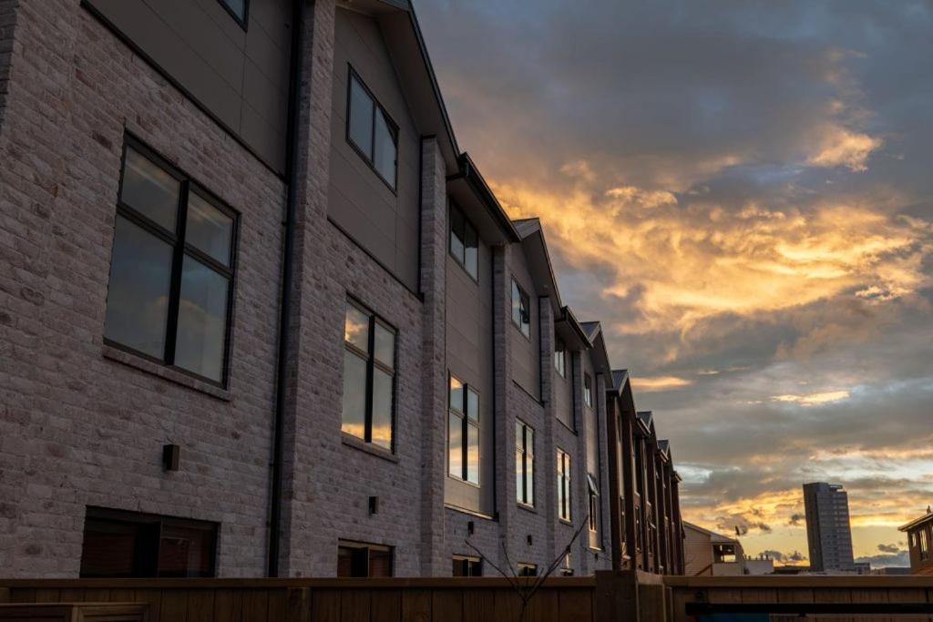 Apartamento Cloud Nine Elegant Escape Awaits Christchurch Exterior foto