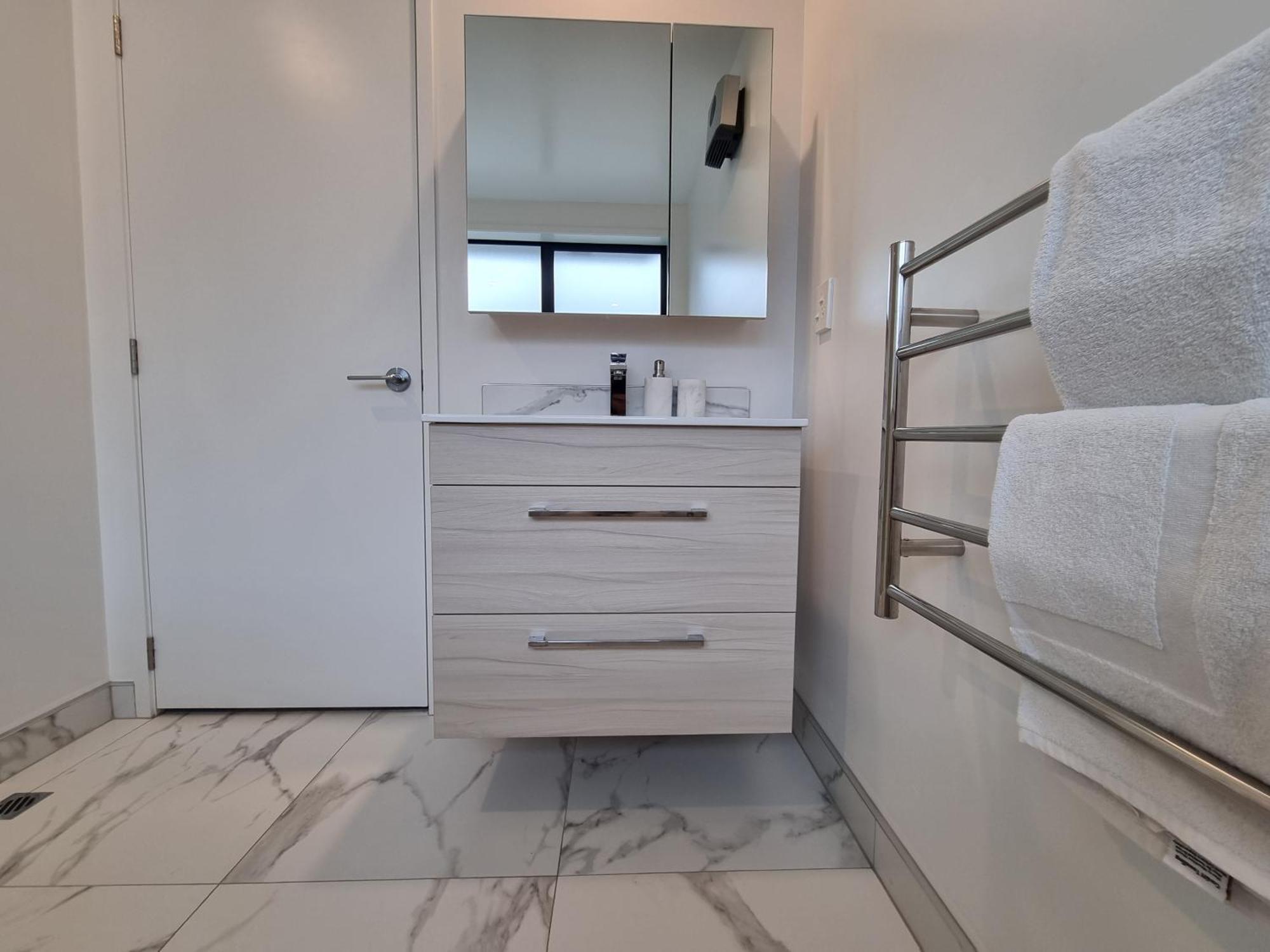 Apartamento Cloud Nine Elegant Escape Awaits Christchurch Exterior foto